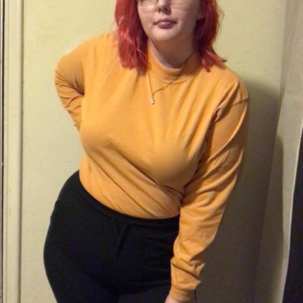 Long sleeve mustard yellow top ✨